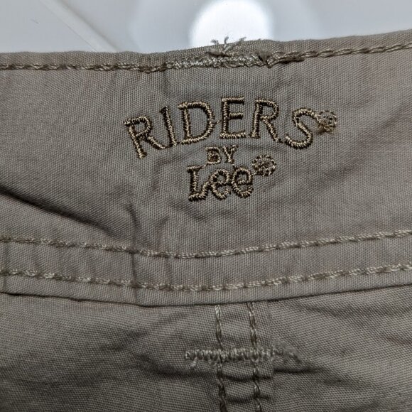RIDERS BY LEE Cargo Slimming Cotton Capris Light Khaki Size 8M NWOT - Picture 2 of 15